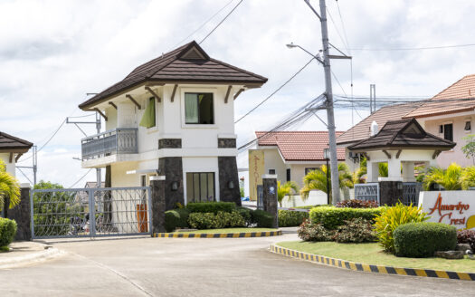 Overlooking lot for sale at Havila